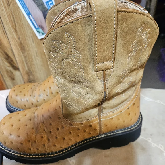 Ladies Faux Ostrich Print Ariat Fatbaby Boots - Picture 2 of 10